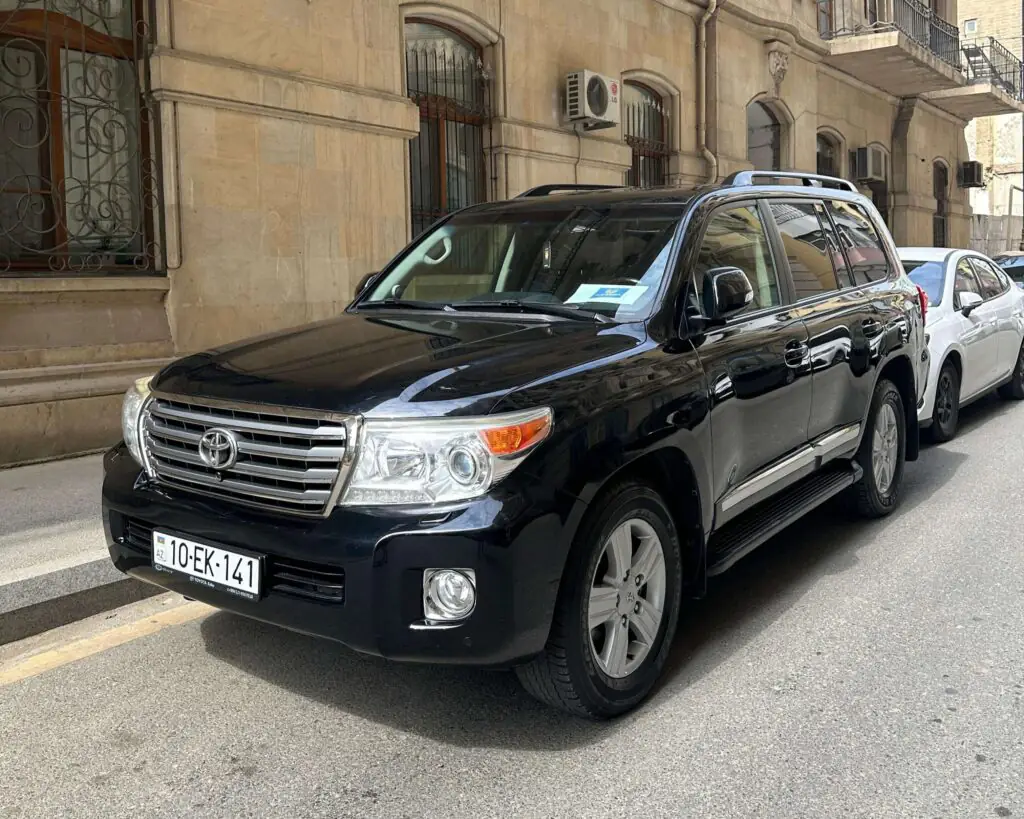 Toyota Land Cruiser 200 parked in Baku